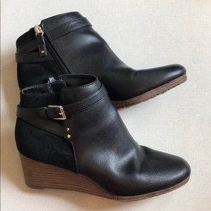 Dr. Scholl’s black wedge ankle booties!